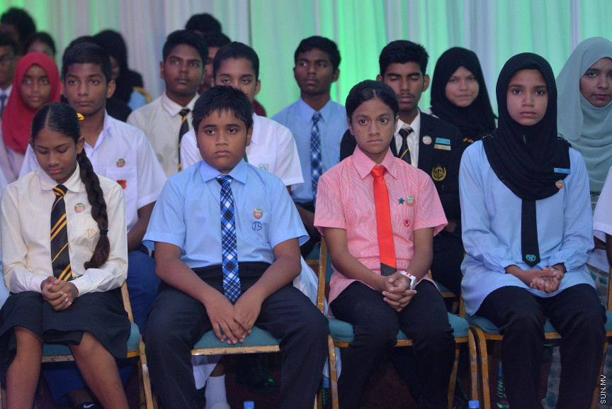 ކުޅިވަރުގައި ކާމިޔާބު ހޯދަމުން އަންނަ ދަރިވަރުންނަށް ހާއްސަކޮށްފައިވާ މައިލޯ ކަލާސް އެވޯޑު ހަފުލާގެ ތެރެއިން--ސަން ފޮޓޯ/ މުހައްމަދު އަފްރާހް ކުޅިވަރުގައި ކާމިޔާބު ހޯދަމުން އަންނަ ދަރިވަރުންނަށް ހާއްސަކޮށްފައިވާ މައިލޯ ކަލާސް އެވޯޑު ހަފުލާގެ ތެރެއިން--ސަން ފޮޓޯ/ މުހައްމަދު އަފްރާހް 