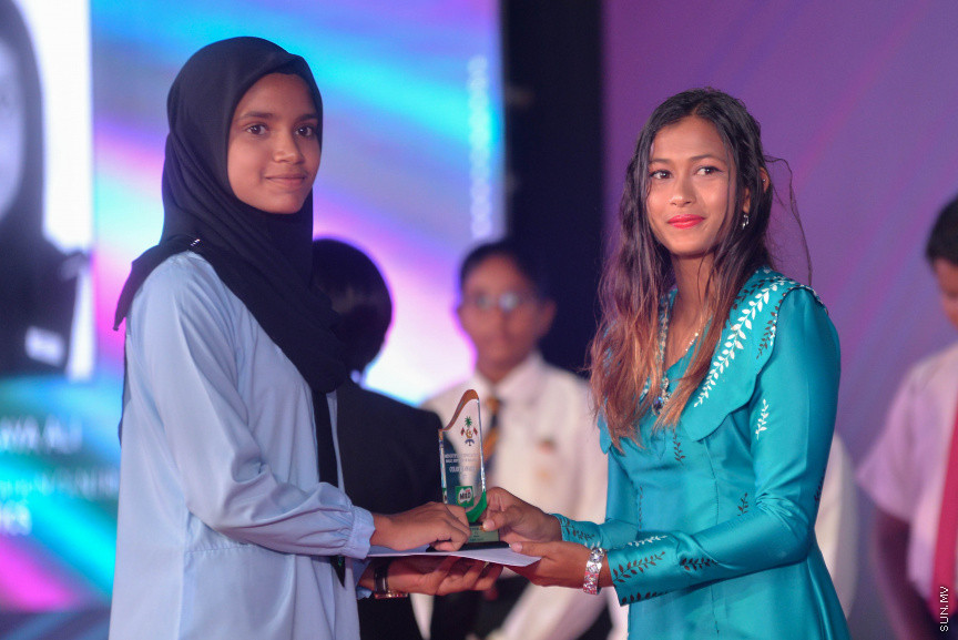 ކުޅިވަރުގައި ކާމިޔާބު ހޯދަމުން އަންނަ ދަރިވަރުންނަށް ހާއްސަކޮށްފައިވާ މައިލޯ ކަލާސް އެވޯޑު ހަފުލާގެ ތެރެއިން--ސަން ފޮޓޯ/ މުހައްމަދު އަފްރާހް 