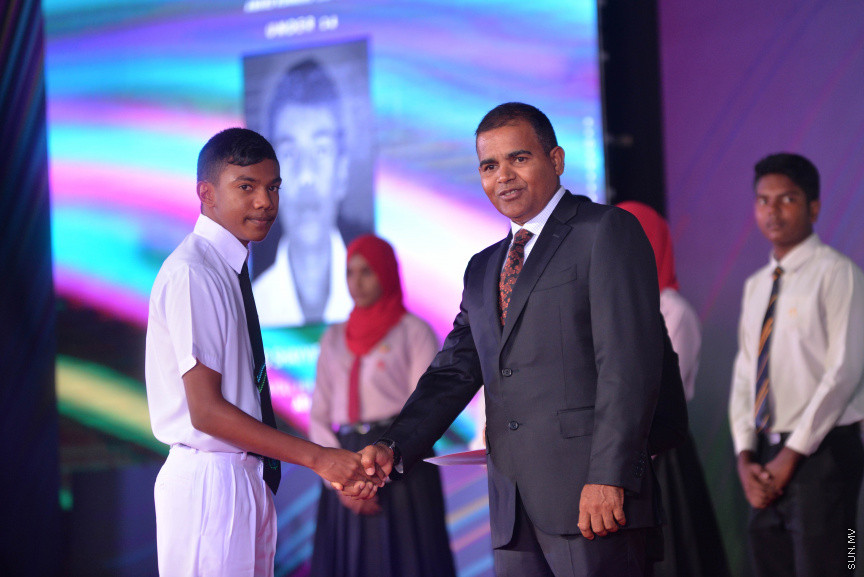 ކުޅިވަރުގައި ކާމިޔާބު ހޯދަމުން އަންނަ ދަރިވަރުންނަށް ހާއްސަކޮށްފައިވާ މައިލޯ ކަލާސް އެވޯޑު ހަފުލާގެ ތެރެއިން--ސަން ފޮޓޯ/ މުހައްމަދު އަފްރާހް 