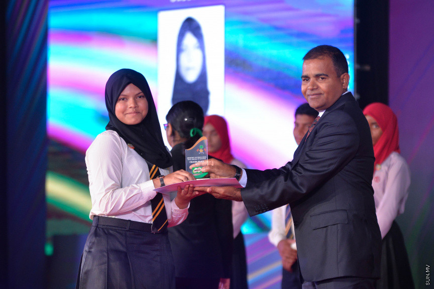 ކުޅިވަރުގައި ކާމިޔާބު ހޯދަމުން އަންނަ ދަރިވަރުންނަށް ހާއްސަކޮށްފައިވާ މައިލޯ ކަލާސް އެވޯޑު ހަފުލާގެ ތެރެއިން--ސަން ފޮޓޯ/ މުހައްމަދު އަފްރާހް 