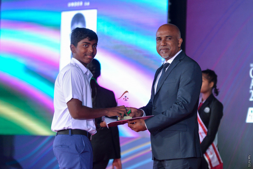 ކުޅިވަރުގައި ކާމިޔާބު ހޯދަމުން އަންނަ ދަރިވަރުންނަށް ހާއްސަކޮށްފައިވާ މައިލޯ ކަލާސް އެވޯޑު ހަފުލާގެ ތެރެއިން--ސަން ފޮޓޯ/ މުހައްމަދު އަފްރާހް 