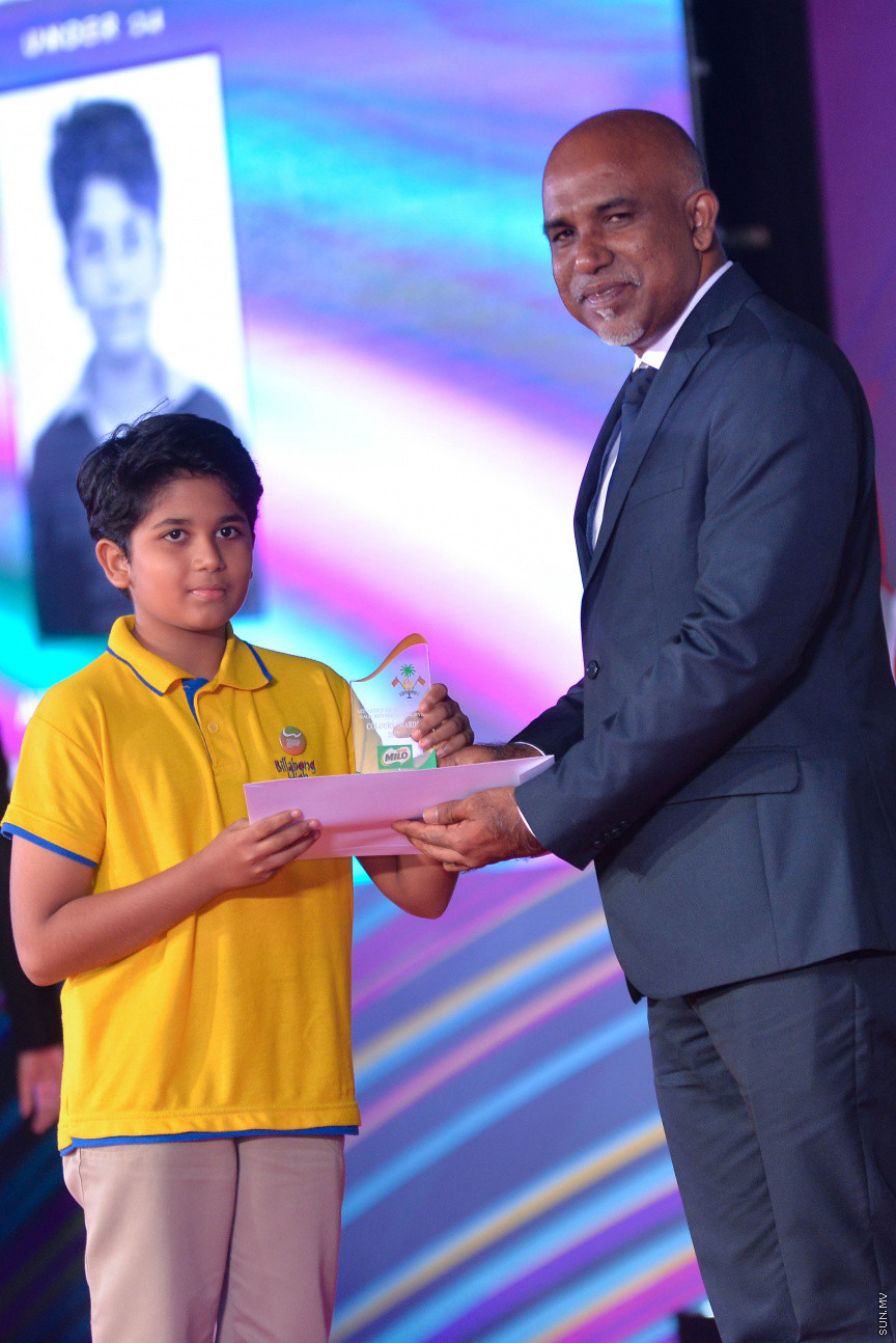ކުޅިވަރުގައި ކާމިޔާބު ހޯދަމުން އަންނަ ދަރިވަރުންނަށް ހާއްސަކޮށްފައިވާ މައިލޯ ކަލާސް އެވޯޑު ހަފުލާގެ ތެރެއިން--ސަން ފޮޓޯ/ މުހައްމަދު އަފްރާހް 