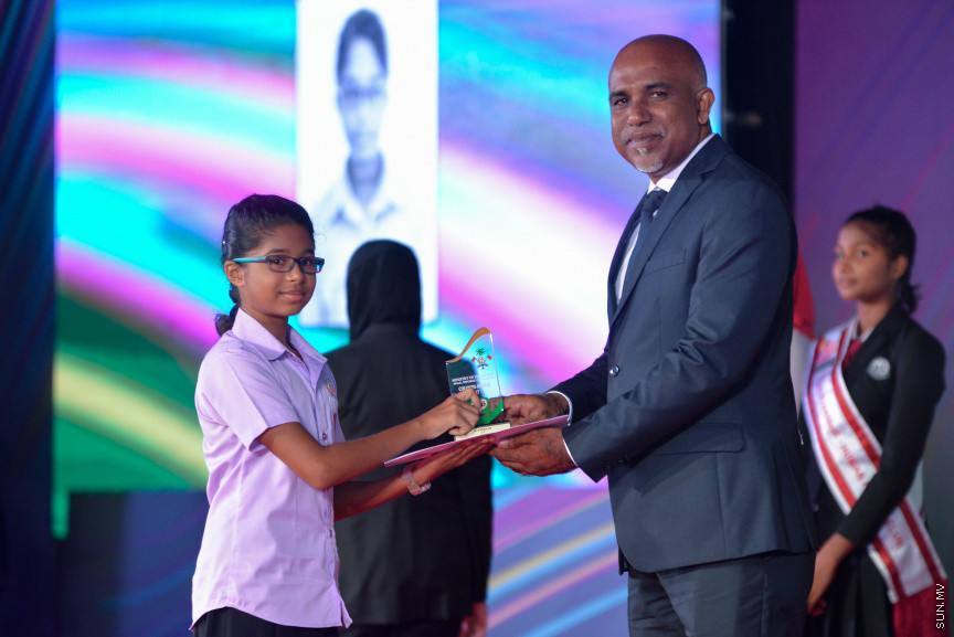 ކުޅިވަރުގައި ކާމިޔާބު ހޯދަމުން އަންނަ ދަރިވަރުންނަށް ހާއްސަކޮށްފައިވާ މައިލޯ ކަލާސް އެވޯޑު ހަފުލާގެ ތެރެއިން--ސަން ފޮޓޯ/ މުހައްމަދު އަފްރާހް 