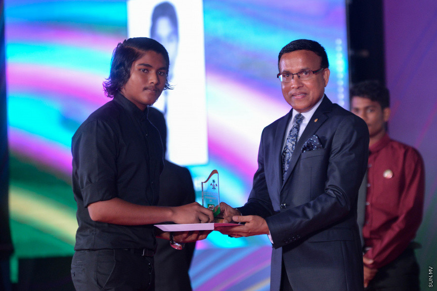 ކުޅިވަރުގައި ކާމިޔާބު ހޯދަމުން އަންނަ ދަރިވަރުންނަށް ހާއްސަކޮށްފައިވާ މައިލޯ ކަލާސް އެވޯޑު ހަފުލާގެ ތެރެއިން--ސަން ފޮޓޯ/ މުހައްމަދު އަފްރާހް 