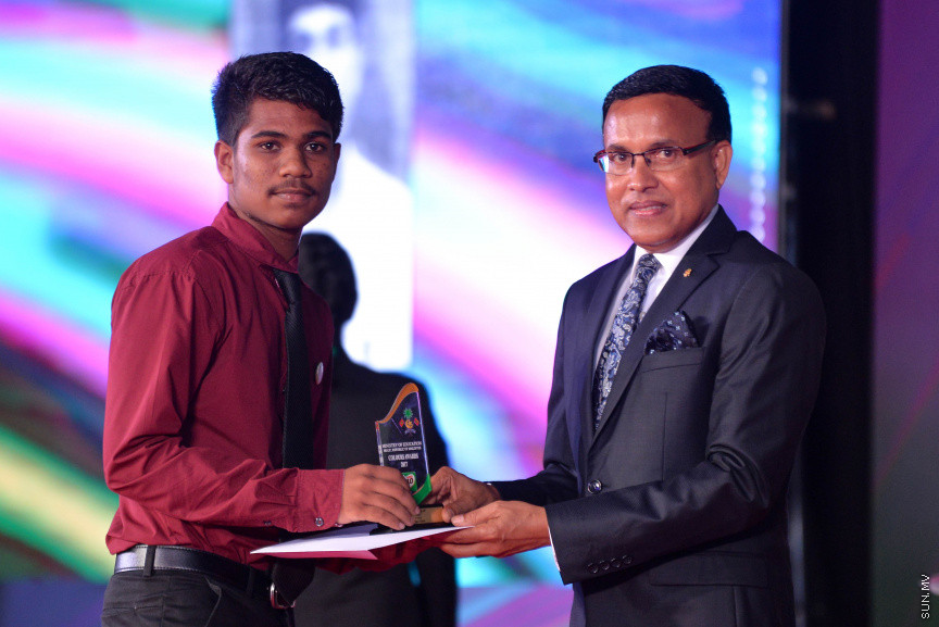ކުޅިވަރުގައި ކާމިޔާބު ހޯދަމުން އަންނަ ދަރިވަރުންނަށް ހާއްސަކޮށްފައިވާ މައިލޯ ކަލާސް އެވޯޑު ހަފުލާގެ ތެރެއިން--ސަން ފޮޓޯ/ މުހައްމަދު އަފްރާހް 