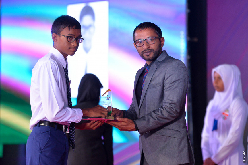 ކުޅިވަރުގައި ކާމިޔާބު ހޯދަމުން އަންނަ ދަރިވަރުންނަށް ހާއްސަކޮށްފައިވާ މައިލޯ ކަލާސް އެވޯޑު ހަފުލާގެ ތެރެއިން--ސަން ފޮޓޯ/ މުހައްމަދު އަފްރާހް 