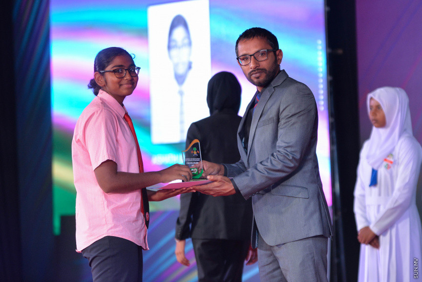ކުޅިވަރުގައި ކާމިޔާބު ހޯދަމުން އަންނަ ދަރިވަރުންނަށް ހާއްސަކޮށްފައިވާ މައިލޯ ކަލާސް އެވޯޑު ހަފުލާގެ ތެރެއިން--ސަން ފޮޓޯ/ މުހައްމަދު އަފްރާހް 