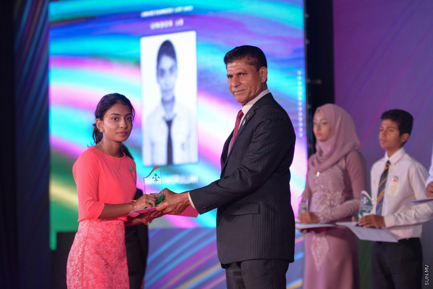ކުޅިވަރުގައި ކާމިޔާބު ހޯދަމުން އަންނަ ދަރިވަރުންނަށް ހާއްސަކޮށްފައިވާ މައިލޯ ކަލާސް އެވޯޑު ހަފުލާގެ ތެރެއިން--ސަން ފޮޓޯ/ މުހައްމަދު އަފްރާހް 