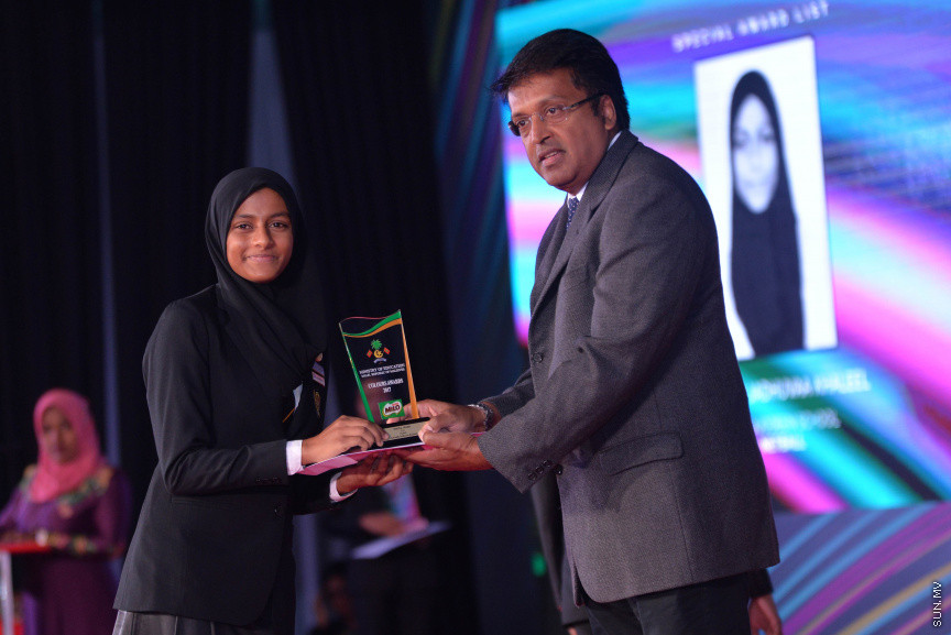 ކުޅިވަރުގައި ކާމިޔާބު ހޯދަމުން އަންނަ ދަރިވަރުންނަށް ހާއްސަކޮށްފައިވާ މައިލޯ ކަލާސް އެވޯޑު ހަފުލާގެ ތެރެއިން--ސަން ފޮޓޯ/ މުހައްމަދު އަފްރާހް 