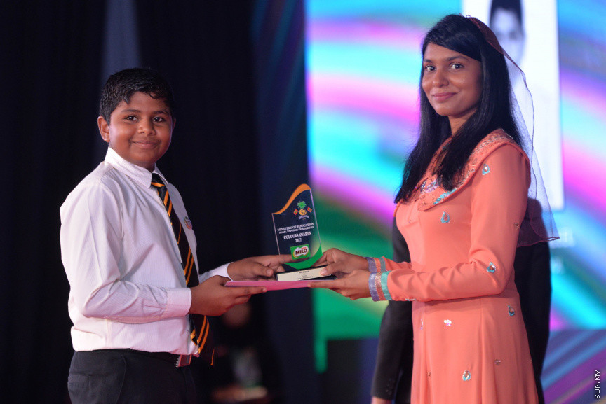 ކުޅިވަރުގައި ކާމިޔާބު ހޯދަމުން އަންނަ ދަރިވަރުންނަށް ހާއްސަކޮށްފައިވާ މައިލޯ ކަލާސް އެވޯޑު ހަފުލާގެ ތެރެއިން--ސަން ފޮޓޯ/ މުހައްމަދު އަފްރާހް 