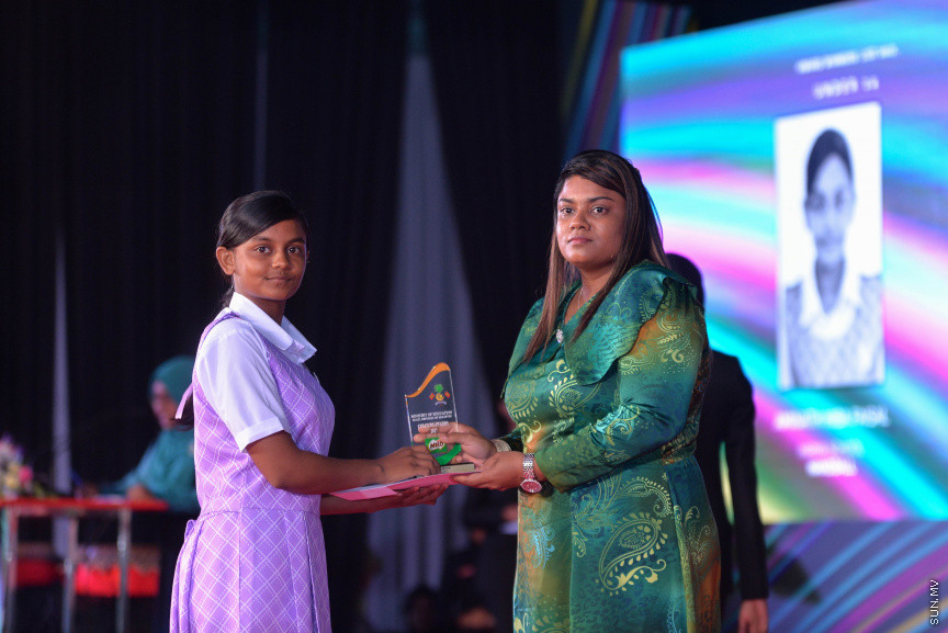 ކުޅިވަރުގައި ކާމިޔާބު ހޯދަމުން އަންނަ ދަރިވަރުންނަށް ހާއްސަކޮށްފައިވާ މައިލޯ ކަލާސް އެވޯޑު ހަފުލާގެ ތެރެއިން--ސަން ފޮޓޯ/ މުހައްމަދު އަފްރާހް 