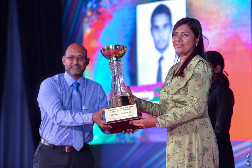 ކުޅިވަރުގައި ކާމިޔާބު ހޯދަމުން އަންނަ ދަރިވަރުންނަށް ހާއްސަކޮށްފައިވާ މައިލޯ ކަލާސް އެވޯޑު ހަފުލާގެ ތެރެއިން--ސަން ފޮޓޯ/ މުހައްމަދު އަފްރާހް 