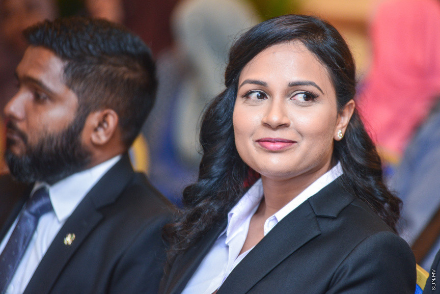 އޭޕްރީލް 30، 2018: ކްރިމިނަލް ކޯޓާއި ސިވިލް ކޯޓުގެ ފަނޑިޔާރު ކަމަށް އައްޔަން ކުރި ހަތަރު ބޭފުޅުން މަގާމުގެ ހުވާކުރުމަށް ސުޕްރީމް ކޯޓުގައި ބޭއްވި ހަފްލާގެ ތެރެއިން -- ސަން ފޮޓޯ/ ފަޔާޒު މޫސާ