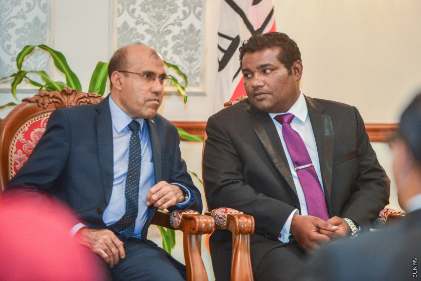 އޭޕްރީލް 30، 2018: ކްރިމިނަލް ކޯޓާއި ސިވިލް ކޯޓުގެ ފަނޑިޔާރު ކަމަށް އައްޔަން ކުރި ހަތަރު ބޭފުޅުން މަގާމުގެ ހުވާކުރުމަށް ސުޕްރީމް ކޯޓުގައި ބޭއްވި ހަފްލާގެ ތެރެއިން -- ސަން ފޮޓޯ/ ފަޔާޒު މޫސާ