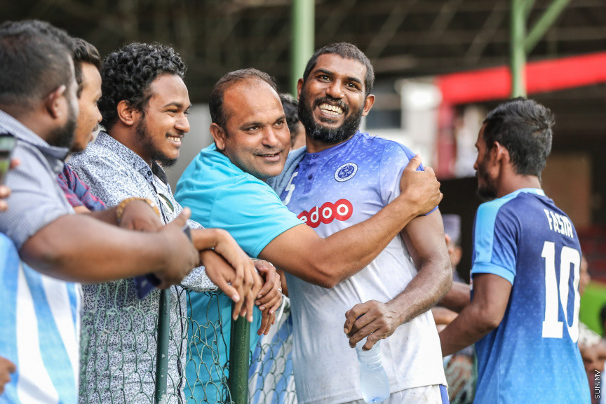 މެއި 2، 2018: އޭއެފްސީ ކަޕްގެ ގްރޫޕް ސްޓޭޖުގައި ރާއްޖޭގެ ނިއުރޭޑިއަންޓް ސްޕޯޓްސް ކްލަބާއި ބަނގުލަދޭޝްގެ ދާކާ އަބަހާނީ ބައްދަލުކުރި މެޗުގެ ތެރެއިން: 1-5ގެ ބޮޑު ތަފާތަކުން މޮޅުވެ ނިއު ރޭޑިއަންޓުން ވަނީ ދެވަނަ ބުރުގެ ފުރުސަތު ބޮޑުކޮށްފައި -- ސަން ފޮޓޯ/ ފަޔާޒު މޫސާ