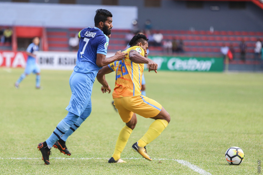 މެއި 2، 2018: އޭއެފްސީ ކަޕްގެ ގްރޫޕް ސްޓޭޖުގައި ރާއްޖޭގެ ނިއުރޭޑިއަންޓް ސްޕޯޓްސް ކްލަބާއި ބަނގުލަދޭޝްގެ ދާކާ އަބަހާނީ ބައްދަލުކުރި މެޗުގެ ތެރެއިން: 1-5ގެ ބޮޑު ތަފާތަކުން މޮޅުވެ ނިއު ރޭޑިއަންޓުން ވަނީ ދެވަނަ ބުރުގެ ފުރުސަތު ބޮޑުކޮށްފައި -- ސަން ފޮޓޯ/ ފަޔާޒު މޫސާ