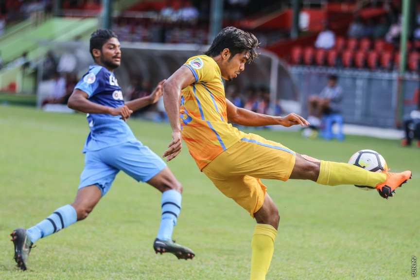 މެއި 2، 2018: އޭއެފްސީ ކަޕްގެ ގްރޫޕް ސްޓޭޖުގައި ރާއްޖޭގެ ނިއުރޭޑިއަންޓް ސްޕޯޓްސް ކްލަބާއި ބަނގުލަދޭޝްގެ ދާކާ އަބަހާނީ ބައްދަލުކުރި މެޗުގެ ތެރެއިން: 1-5ގެ ބޮޑު ތަފާތަކުން މޮޅުވެ ނިއު ރޭޑިއަންޓުން ވަނީ ދެވަނަ ބުރުގެ ފުރުސަތު ބޮޑުކޮށްފައި -- ސަން ފޮޓޯ/ ފަޔާޒު މޫސާ