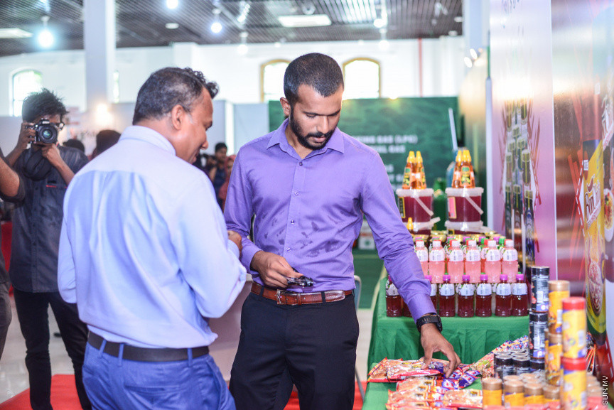 މެއި 3، 2018: ކާބޯތަކެތީގެ ދާއިރާއަށް އަމާޒުކޮށްގެން ހައިރައިޒުން އިންތިޒާމުކޮށްގެން ބާއްވާ ފުޑް އެންޑް ބެވަރޭޖެސް ޝޯ އާޓްގެލަރީގައި ފެށުން -- ސަން ފޮޓޯ/ ފަޔާޒު މޫސާ