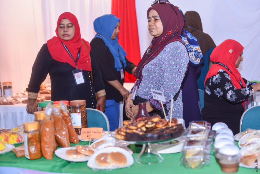 މެއި 3، 2018: ކާބޯތަކެތީގެ ދާއިރާއަށް އަމާޒުކޮށްގެން ހައިރައިޒުން އިންތިޒާމުކޮށްގެން ބާއްވާ ފުޑް އެންޑް ބެވަރޭޖެސް ޝޯ އާޓްގެލަރީގައި ފެށުން -- ސަން ފޮޓޯ/ ފަޔާޒު މޫސާ