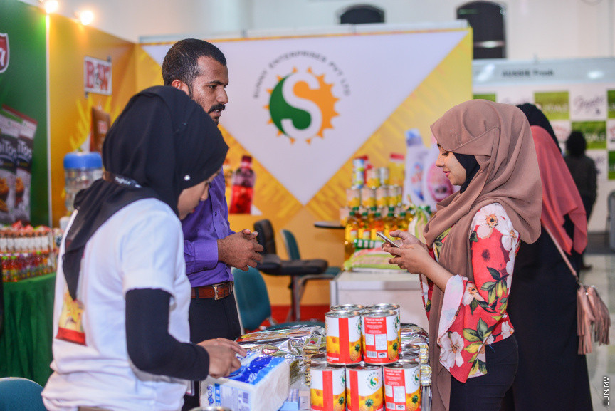 މެއި 3، 2018: ކާބޯތަކެތީގެ ދާއިރާއަށް އަމާޒުކޮށްގެން ހައިރައިޒުން އިންތިޒާމުކޮށްގެން ބާއްވާ ފުޑް އެންޑް ބެވަރޭޖެސް ޝޯ އާޓްގެލަރީގައި ފެށުން -- ސަން ފޮޓޯ/ ފަޔާޒު މޫސާ