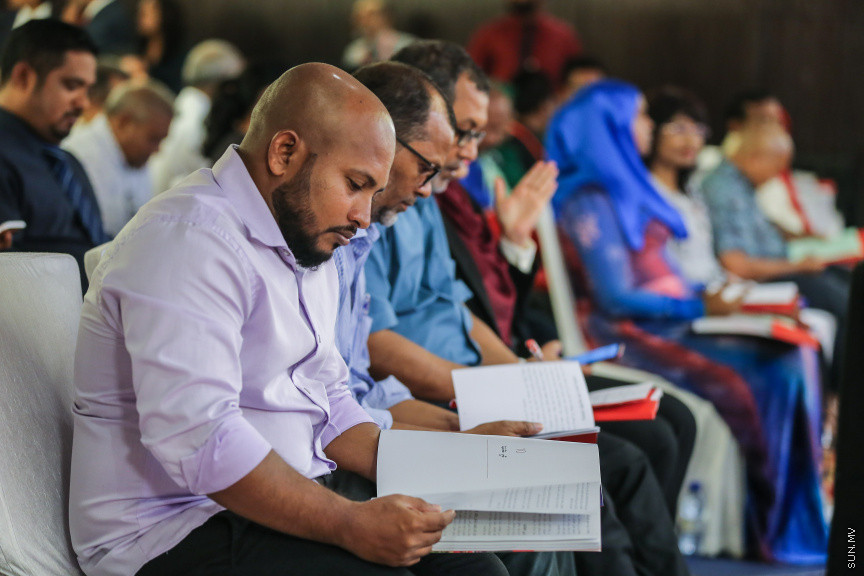މެއި 13، 2018: ބޭންކް އޮފް މޯލްޑިވްސް 2017ވަނަ އަހަރުގެ އަހަރީ އާންމު ޖަލްސާގެ ތެރެއިން:  ހިއްސާގެ ފައިދާގެ ގޮތުގައި ހިއްސާއަކަށް 22 ރުފިޔާ ބެހުމަށް ވަނީ ފާސްކޮއްފަ -- ސަން ފޮޓޯ/ ފަޔާޒު މޫސާ 