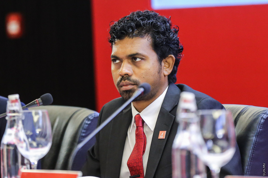 މެއި 13، 2018: ބޭންކް އޮފް މޯލްޑިވްސް 2017ވަނަ އަހަރުގެ އަހަރީ އާންމު ޖަލްސާގެ ތެރެއިން:  ހިއްސާގެ ފައިދާގެ ގޮތުގައި ހިއްސާއަކަށް 22 ރުފިޔާ ބެހުމަށް ވަނީ ފާސްކޮއްފަ -- ސަން ފޮޓޯ/ ފަޔާޒު މޫސާ 