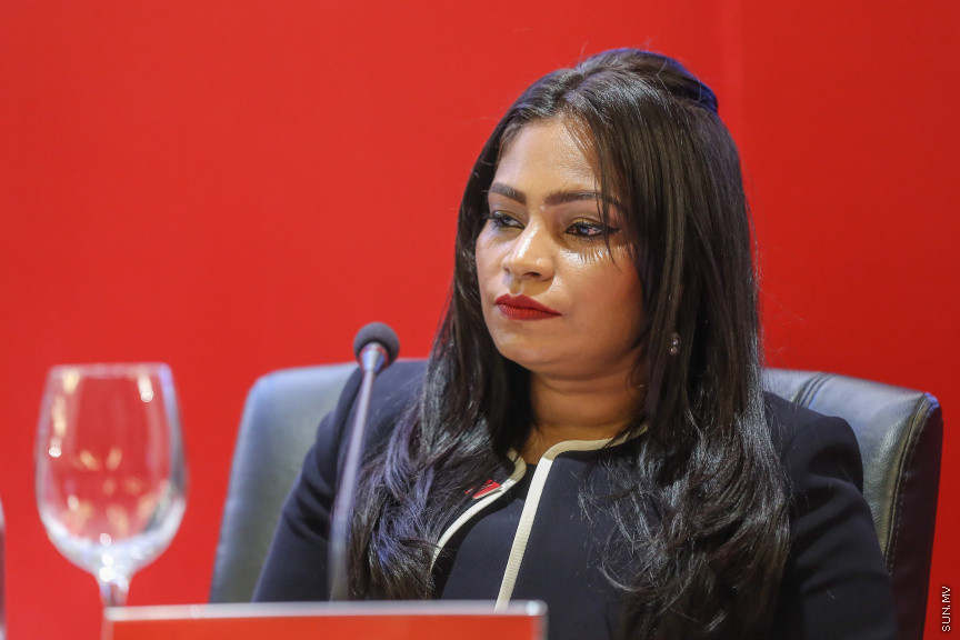 މެއި 13، 2018: ބޭންކް އޮފް މޯލްޑިވްސް 2017ވަނަ އަހަރުގެ އަހަރީ އާންމު ޖަލްސާގެ ތެރެއިން:  ހިއްސާގެ ފައިދާގެ ގޮތުގައި ހިއްސާއަކަށް 22 ރުފިޔާ ބެހުމަށް ވަނީ ފާސްކޮއްފަ -- ސަން ފޮޓޯ/ ފަޔާޒު މޫސާ 