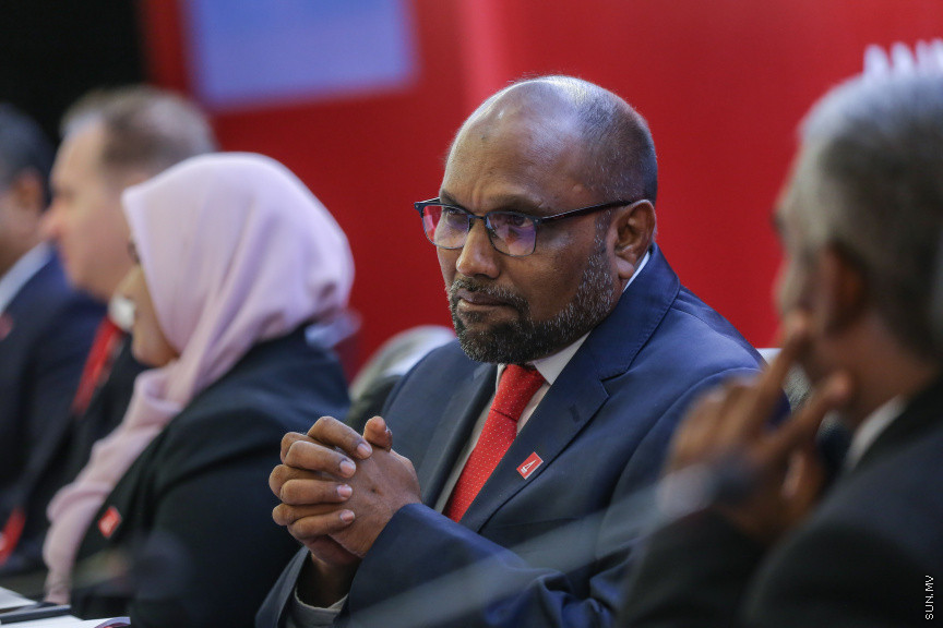މެއި 13، 2018: ބޭންކް އޮފް މޯލްޑިވްސް 2017ވަނަ އަހަރުގެ އަހަރީ އާންމު ޖަލްސާގެ ތެރެއިން:  ހިއްސާގެ ފައިދާގެ ގޮތުގައި ހިއްސާއަކަށް 22 ރުފިޔާ ބެހުމަށް ވަނީ ފާސްކޮއްފަ -- ސަން ފޮޓޯ/ ފަޔާޒު މޫސާ 