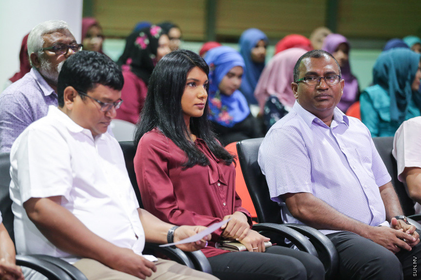 މެއި 14، 2018: މުޖުތަމައުގައި އަންހެނުން ބާރުވެރިކުރުވުމުގެ ގޮތުން، އަންހެނުންނަށް ކަރަންޓުގެ މަސައްކަތްތައް ދަސްކޮށްދިނުމަށްް ސްޓެލްކޯއިން ހިންގި ކުރުމައްދަތުގެ ކޯސްތަކުގެ ދަރިވަރުންގެ ދަސްވެނިވުން -- ސަން ފޮޓޯ/ ފަޔާޒު މޫސާ 