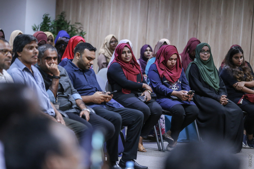 މެއި 14، 2018: މުޖުތަމައުގައި އަންހެނުން ބާރުވެރިކުރުވުމުގެ ގޮތުން، އަންހެނުންނަށް ކަރަންޓުގެ މަސައްކަތްތައް ދަސްކޮށްދިނުމަށްް ސްޓެލްކޯއިން ހިންގި ކުރުމައްދަތުގެ ކޯސްތަކުގެ ދަރިވަރުންގެ ދަސްވެނިވުން -- ސަން ފޮޓޯ/ ފަޔާޒު މޫސާ 