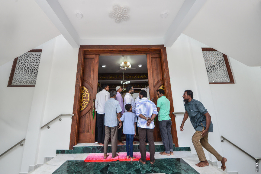 މެއި 18، 2018: ޔުނިވާސަލް އެންޓަޕްރައިސަސް ޕްރައިވެޓް ލިމިޓެޑްގެ ހިލޭ އެހީގެ ދަށުން މާލޭގައި ބިނާކުރި "ޒިޔާރަތް މިސްކިތް" ހުޅުވުން: މިސްކިތް ހުޅުއްވައިދެއްވީ  ރައީސުލްޖުމްހޫރިއްޔާ އަބްދުﷲ ޔާމިން -- ސަން ފޮޓޯ/ ފަޔާޒު މޫސާ 