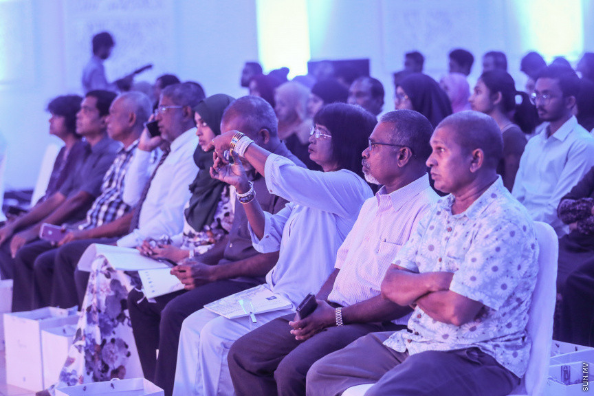 މެއި 30، 2018: އެސްޓީއޯގެ 2017 ވަނަ އަހަރީ އާންމު ޖަލްސާގެ ތެރެއިން: އެސްޓީއޯއަށް މިދިޔަ އަހަރު ލިބުނު ފައިދާގެ ތެރެއިން ހިއްސާގެ ފައިދާގެ ގޮތުގައި ހިއްސާއަކަށް 55 ރުފިޔާ ބަހަން ވަނީ ފާސްކޮށްފައި -- ސަން ފޮޓޯ: ފަޔާޒު މޫސާ