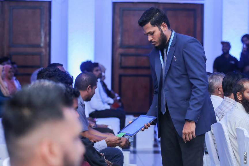 މެއި 30، 2018: އެސްޓީއޯގެ 2017 ވަނަ އަހަރީ އާންމު ޖަލްސާގެ ތެރެއިން: އެސްޓީއޯއަށް މިދިޔަ އަހަރު ލިބުނު ފައިދާގެ ތެރެއިން ހިއްސާގެ ފައިދާގެ ގޮތުގައި ހިއްސާއަކަށް 55 ރުފިޔާ ބަހަން ވަނީ ފާސްކޮށްފައި -- ސަން ފޮޓޯ: ފަޔާޒު މޫސާ