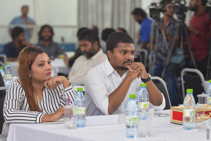 މިއަހަރުގެ ރިޔާސީ އިންތިޚާބު ބާއްވާނެ ތާރީހެއް އިއުލާންކުރުމަށް ބޭއްވި ރަސްމިއްޔާތުގެ ތެރެއިން: މިއަހަރުގެ ރިޔާސީ އިންތިޚާބު ސެޕްޓެމްބަރު މަހުގެ 23 ވަނަ ދުވަހު ބާއްވާގޮތަށް ނިންމައި އެކަން ވަނީ އިއުލާން ކޮށްފަ --- ސަން ފޮޓޯ/ މުހައްމަދު އަފްރާހް 
