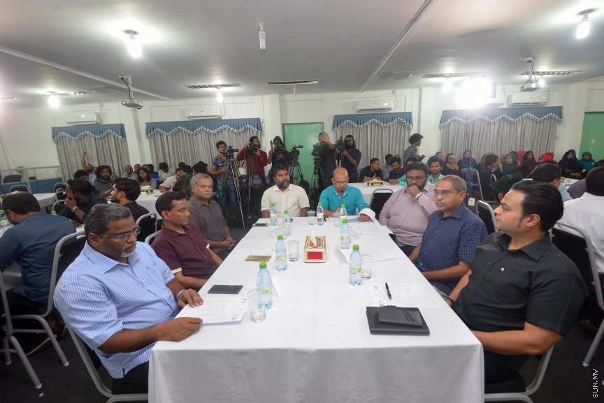 މިއަހަރުގެ ރިޔާސީ އިންތިޚާބު ބާއްވާނެ ތާރީހެއް އިއުލާންކުރުމަށް ބޭއްވި ރަސްމިއްޔާތުގެ ތެރެއިން: މިއަހަރުގެ ރިޔާސީ އިންތިޚާބު ސެޕްޓެމްބަރު މަހުގެ 23 ވަނަ ދުވަހު ބާއްވާގޮތަށް ނިންމައި އެކަން ވަނީ އިއުލާން ކޮށްފަ --- ސަން ފޮޓޯ/ މުހައްމަދު އަފްރާހް 