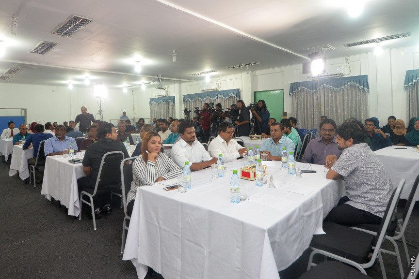 މިއަހަރުގެ ރިޔާސީ އިންތިޚާބު ބާއްވާނެ ތާރީހެއް އިއުލާންކުރުމަށް ބޭއްވި ރަސްމިއްޔާތުގެ ތެރެއިން: މިއަހަރުގެ ރިޔާސީ އިންތިޚާބު ސެޕްޓެމްބަރު މަހުގެ 23 ވަނަ ދުވަހު ބާއްވާގޮތަށް ނިންމައި އެކަން ވަނީ އިއުލާން ކޮށްފަ --- ސަން ފޮޓޯ/ މުހައްމަދު އަފްރާހް 