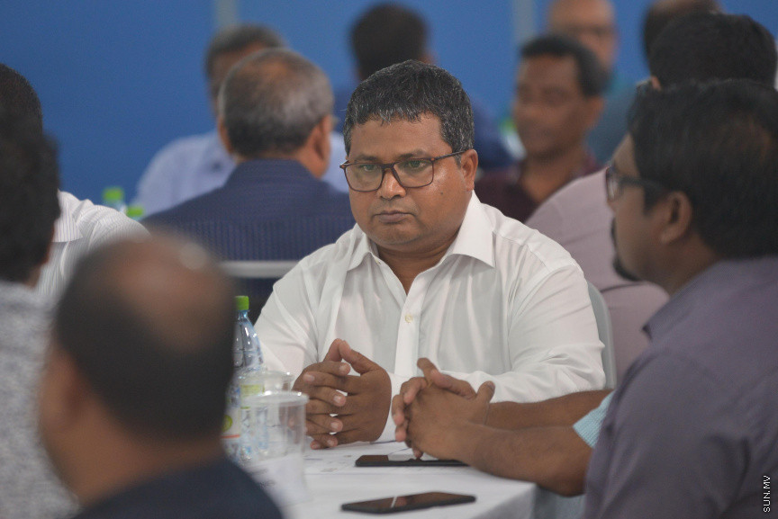 މިއަހަރުގެ ރިޔާސީ އިންތިޚާބު ބާއްވާނެ ތާރީހެއް އިއުލާންކުރުމަށް ބޭއްވި ރަސްމިއްޔާތުގެ ތެރެއިން: މިއަހަރުގެ ރިޔާސީ އިންތިޚާބު ސެޕްޓެމްބަރު މަހުގެ 23 ވަނަ ދުވަހު ބާއްވާގޮތަށް ނިންމައި އެކަން ވަނީ އިއުލާން ކޮށްފަ --- ސަން ފޮޓޯ/ މުހައްމަދު އަފްރާހް 