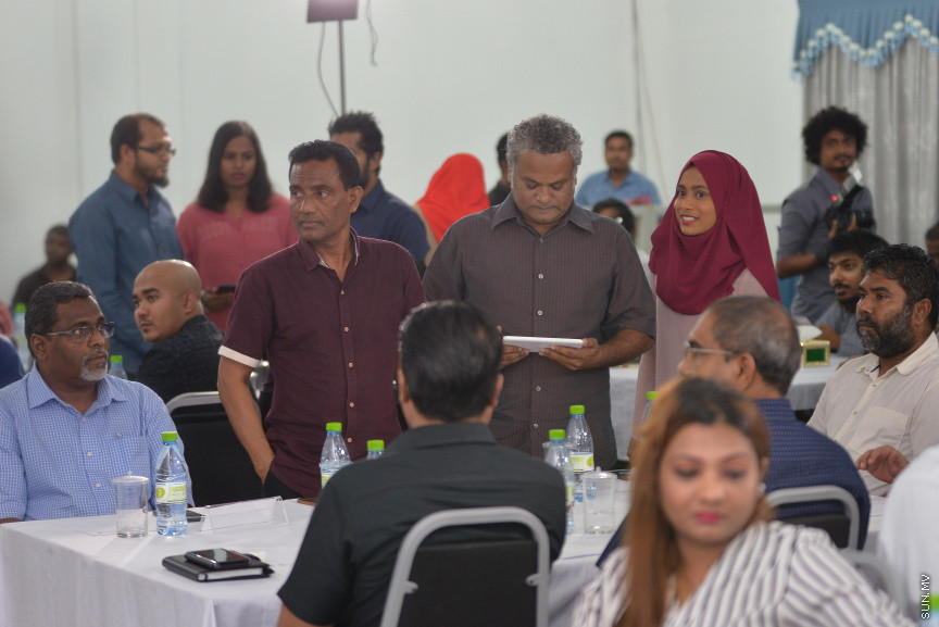 މިއަހަރުގެ ރިޔާސީ އިންތިޚާބު ބާއްވާނެ ތާރީހެއް އިއުލާންކުރުމަށް ބޭއްވި ރަސްމިއްޔާތުގެ ތެރެއިން: މިއަހަރުގެ ރިޔާސީ އިންތިޚާބު ސެޕްޓެމްބަރު މަހުގެ 23 ވަނަ ދުވަހު ބާއްވާގޮތަށް ނިންމައި އެކަން ވަނީ އިއުލާން ކޮށްފަ --- ސަން ފޮޓޯ/ މުހައްމަދު އަފްރާހް 
