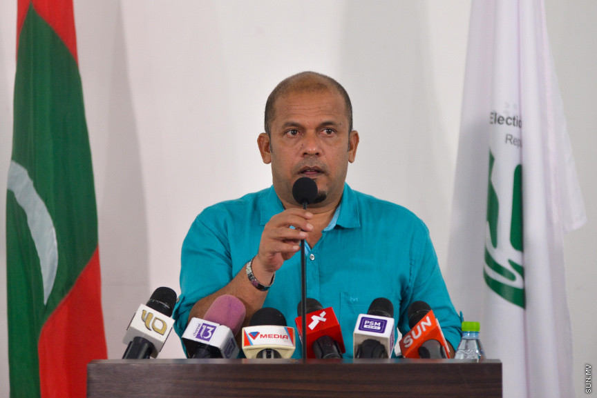 މިއަހަރުގެ ރިޔާސީ އިންތިޚާބު ބާއްވާނެ ތާރީހެއް އިއުލާންކުރުމަށް ބޭއްވި ރަސްމިއްޔާތުގައި އިލެކްޝަންސް ކޮމިޝަންގެ ރައީސް އަހުމަދު ޝަރީފް ވާހަކަދައްކަވަނީ --- ސަން ފޮޓޯ/ މުހައްމަދު އަފްރާހް