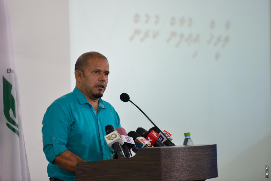 މިއަހަރުގެ ރިޔާސީ އިންތިޚާބު ބާއްވާނެ ތާރީހެއް އިއުލާންކުރުމަށް ބޭއްވި ރަސްމިއްޔާތުގައި އިލެކްޝަންސް ކޮމިޝަންގެ ރައީސް އަހުމަދު ޝަރީފް ވާހަކަދައްކަވަނީ --- ސަން ފޮޓޯ/ މުހައްމަދު އަފްރާހް