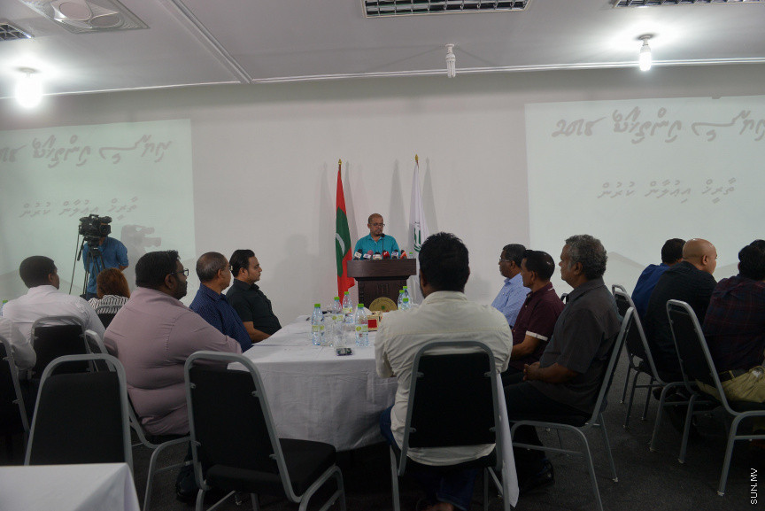 މިއަހަރުގެ ރިޔާސީ އިންތިޚާބު ބާއްވާނެ ތާރީހެއް އިއުލާންކުރުމަށް ބޭއްވި ރަސްމިއްޔާތުގެ ތެރެއިން: މިއަހަރުގެ ރިޔާސީ އިންތިޚާބު ސެޕްޓެމްބަރު މަހުގެ 23 ވަނަ ދުވަހު ބާއްވާގޮތަށް ނިންމައި އެކަން ވަނީ އިއުލާން ކޮށްފަ --- ސަން ފޮޓޯ/ މުހައްމަދު އަފްރާހް 