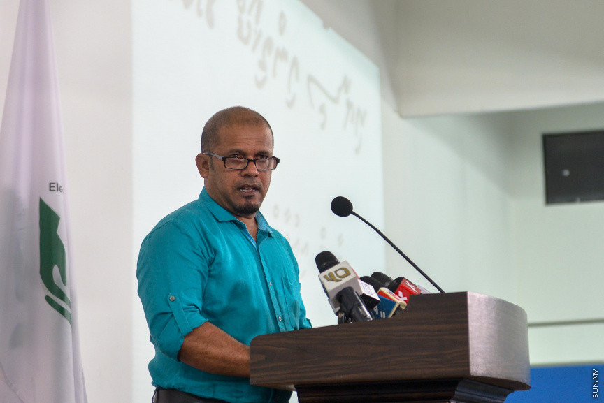 މިއަހަރުގެ ރިޔާސީ އިންތިޚާބު ބާއްވާނެ ތާރީހެއް އިއުލާންކުރުމަށް ބޭއްވި ރަސްމިއްޔާތުގައި އިލެކްޝަންސް ކޮމިޝަންގެ ރައީސް އަހުމަދު ޝަރީފް ވާހަކަދައްކަވަނީ --- ސަން ފޮޓޯ/ މުހައްމަދު އަފްރާހް