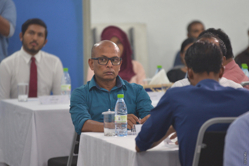 މިއަހަރުގެ ރިޔާސީ އިންތިޚާބު ބާއްވާނެ ތާރީހެއް އިއުލާންކުރުމަށް ބޭއްވި ރަސްމިއްޔާތުގެ ތެރެއިން: މިއަހަރުގެ ރިޔާސީ އިންތިޚާބު ސެޕްޓެމްބަރު މަހުގެ 23 ވަނަ ދުވަހު ބާއްވާގޮތަށް ނިންމައި އެކަން ވަނީ އިއުލާން ކޮށްފަ --- ސަން ފޮޓޯ/ މުހައްމަދު އަފްރާހް 