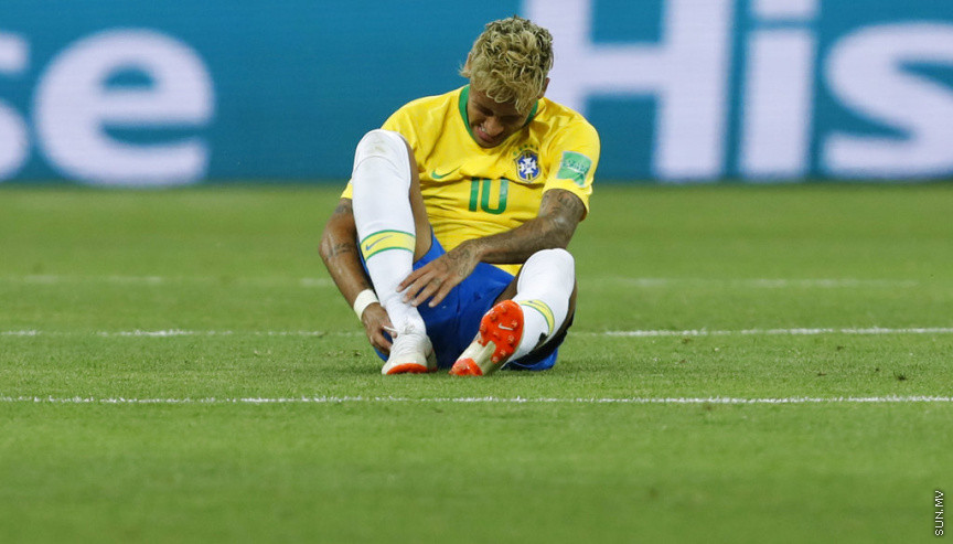 ބްރިޒެލްއާއި ސްވިޓްޒަލޭންޑް ވާދަކުރި މެޗުގެ ތެރެއިން --- ފޮޓޯ/ އޭޕީ 
