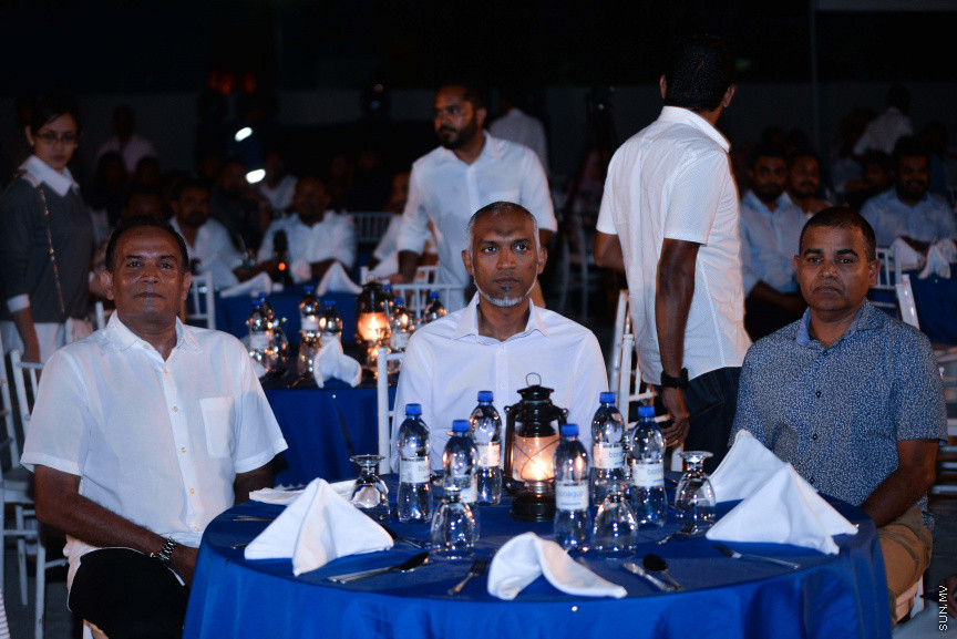 އެސްޓީއޯ ރެޑީމިކްސް (ޕަވާމިކްސް) ސައިޓެއްހުޅުމާލޭހައި ގާއިމްކޮށް އެ ޕްލާންޓުގެ މަސައްކަތް ރަސްމީކޮށްފެށުން:ހުޅުމާލޭ ޕަވާމިކްސް ސައިޓުގެ މަސައްކަތް ރަސްމީކޮށް ފައްޓަަވަައިދެއްވީ މިރޭ ބޭއްވި ރަސްމިއްޔާތެއްގައި ހައުސިން މިނިސްޓަރު ޑރ. މުހައްމަދު މުއިއްޒު އަދި އެސްޓީއޯގެ މެނޭޖިން ޑިރެކްޓަރު އަހުމަދު ޝަހީރެ---ސަން ފޮޓޯ/އަފްރާހް 