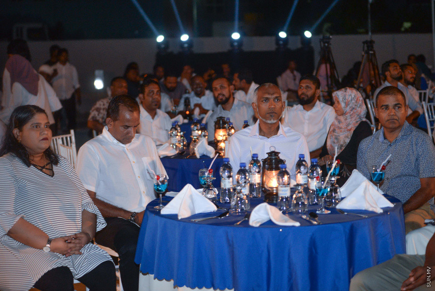 އެސްޓީއޯ ރެޑީމިކްސް (ޕަވާމިކްސް) ސައިޓެއްހުޅުމާލޭހައި ގާއިމްކޮށް އެ ޕްލާންޓުގެ މަސައްކަތް ރަސްމީކޮށްފެށުން:ހުޅުމާލޭ ޕަވާމިކްސް ސައިޓުގެ މަސައްކަތް ރަސްމީކޮށް ފައްޓަަވަައިދެއްވީ މިރޭ ބޭއްވި ރަސްމިއްޔާތެއްގައި ހައުސިން މިނިސްޓަރު ޑރ. މުހައްމަދު މުއިއްޒު އަދި އެސްޓީއޯގެ މެނޭޖިން ޑިރެކްޓަރު އަހުމަދު ޝަހީރެ---ސަން ފޮޓޯ/އަފްރާހް 