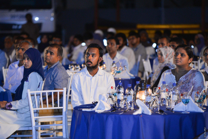 އެސްޓީއޯ ރެޑީމިކްސް (ޕަވާމިކްސް) ސައިޓެއްހުޅުމާލޭހައި ގާއިމްކޮށް އެ ޕްލާންޓުގެ މަސައްކަތް ރަސްމީކޮށްފެށުން:ހުޅުމާލޭ ޕަވާމިކްސް ސައިޓުގެ މަސައްކަތް ރަސްމީކޮށް ފައްޓަަވަައިދެއްވީ މިރޭ ބޭއްވި ރަސްމިއްޔާތެއްގައި ހައުސިން މިނިސްޓަރު ޑރ. މުހައްމަދު މުއިއްޒު އަދި އެސްޓީއޯގެ މެނޭޖިން ޑިރެކްޓަރު އަހުމަދު ޝަހީރު---ސަން ފޮޓޯ/އަފްރާހް 