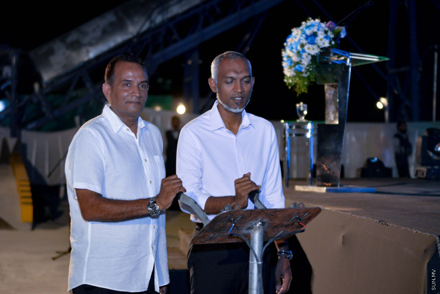 އެސްޓީއޯ ރެޑީމިކްސް (ޕަވާމިކްސް) ސައިޓެއްހުޅުމާލޭހައި ގާއިމްކޮށް އެ ޕްލާންޓުގެ މަސައްކަތް ރަސްމީކޮށްފެށުން:ހުޅުމާލޭ ޕަވާމިކްސް ސައިޓުގެ މަސައްކަތް ރަސްމީކޮށް ފައްޓަަވަައިދެއްވީ މިރޭ ބޭއްވި ރަސްމިއްޔާތެއްގައި ހައުސިން މިނިސްޓަރު ޑރ. މުހައްމަދު މުއިއްޒު އަދި އެސްޓީއޯގެ މެނޭޖިން ޑިރެކްޓަރު އަހުމަދު ޝަހީރު---ސަން ފޮޓޯ/އަފްރާހް 