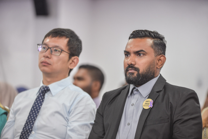 ޖުލައި 2، 2018: މަސްތުވާތަކެއްޗާ ދެކޮޅަށް މަސައްކަތްކުރާ ދުވަސް ފާހަގަކުރުމަށް އިސްލާމީ މަރުކަޒު ހޯލުގައި ބޭއްވި ޖަލާސާގެ ތެރެއިން -- ސަން ފޮޓޯ/ ފަޔާޒު މޫސާ