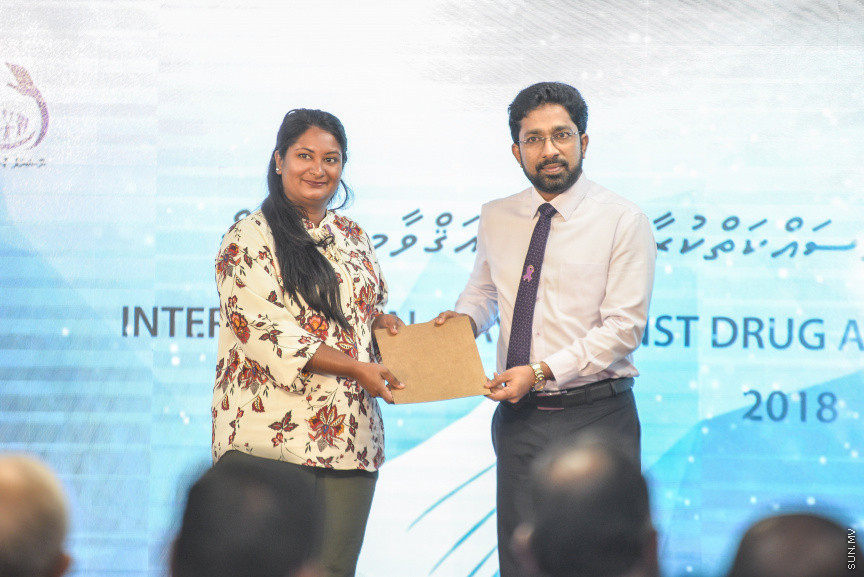 ޖުލައި 2، 2018: މަސްތުވާތަކެއްޗާ ދެކޮޅަށް މަސައްކަތްކުރާ ދުވަސް ފާހަގަކުރުމަށް އިސްލާމީ މަރުކަޒު ހޯލުގައި ބޭއްވި ޖަލާސާގެ ތެރެއިން -- ސަން ފޮޓޯ/ ފަޔާޒު މޫސާ
